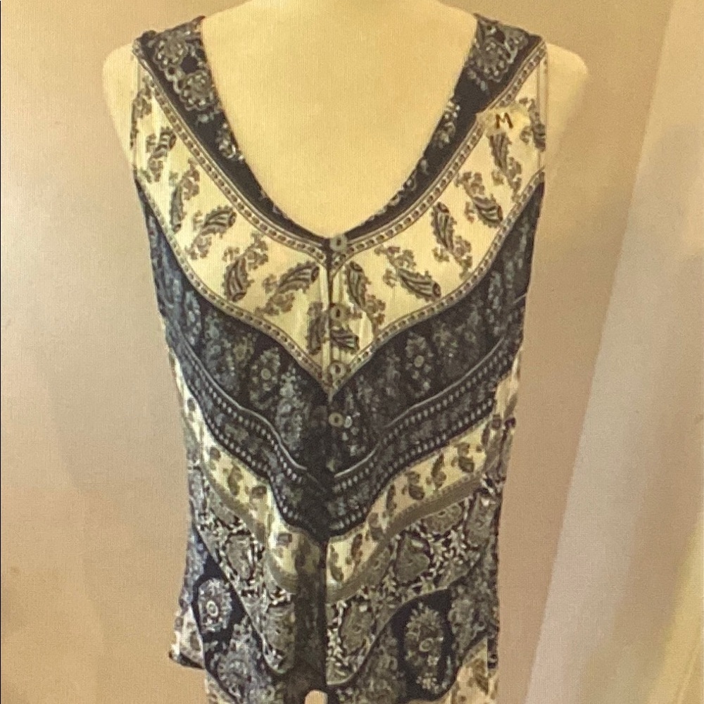 Knox Rose Paisley V-Neck Sleeveless Tank - Navy & Cream